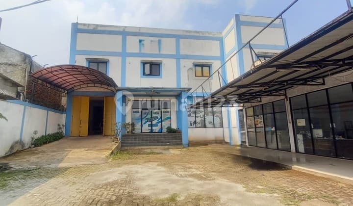 Strategic shop-house ready for use in Ciputat