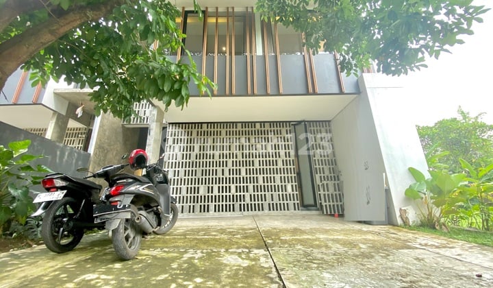 Rumah cantik, siap huni dalam perumahan di bintaro