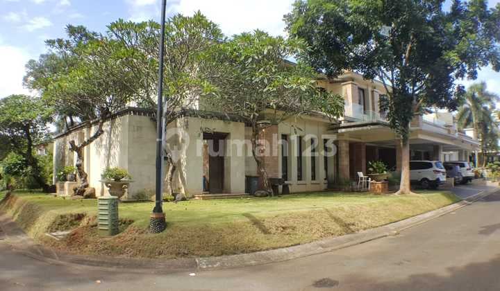 House in a Cluster, Luxury, with Swimming Pool in Bintaro Jaya 7.
