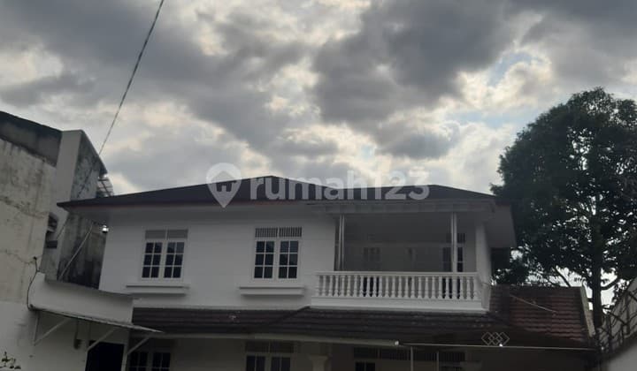 DIJUAL RUMAH PATRA KUNINGAN 509m2 STRATEGIS,2 LANTAI, LOKASI BAGUS, KODE JF