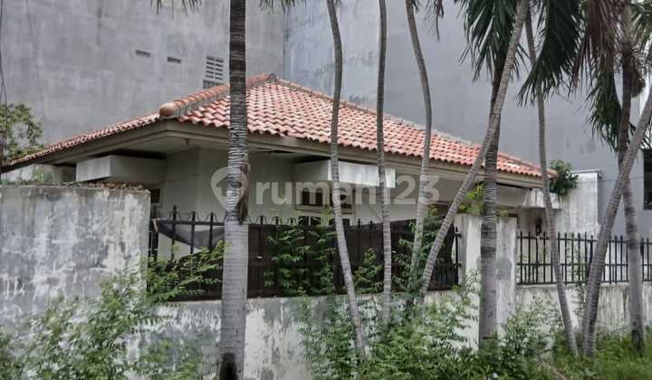 OLD HOUSE IN SUNTER AGUNG 252M2, 4-CAR ROAD, STRATEGIC LOCATION, 1 FLOOR, CODE JF, CR