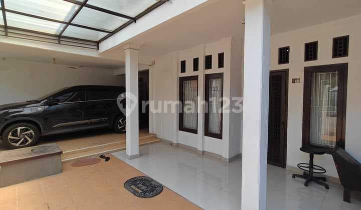 DIJUAL RUMAH SUNTER SEMI FURNISH, LUAS 220m2 LOKASI BAGUS, NYAMAN, KODE RF
