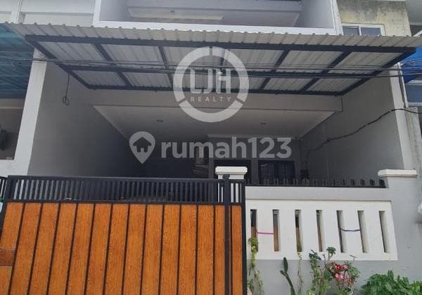 Rumah Sudah Tinggi Dari Jalan di Kelapa Molek, Kelapa Gading, Jakarta Utara