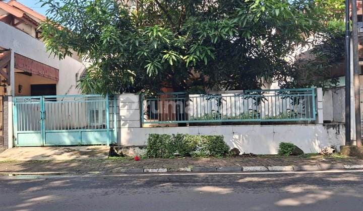 Rumah Lama Strategis Diarea Bintaro Jaya Sektor 3, Akses Tol BSD