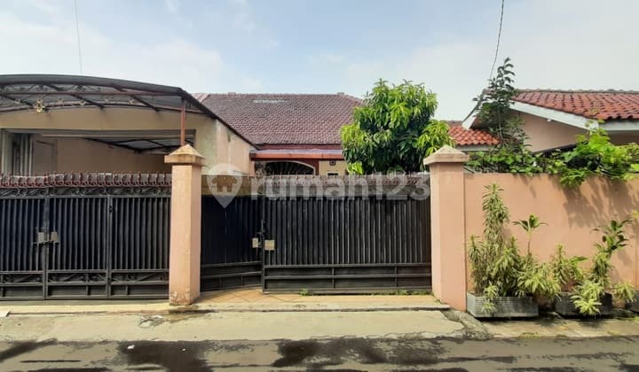 Old House in Rempoa Area Near Bintaro Jaya & Veteran Toll Access