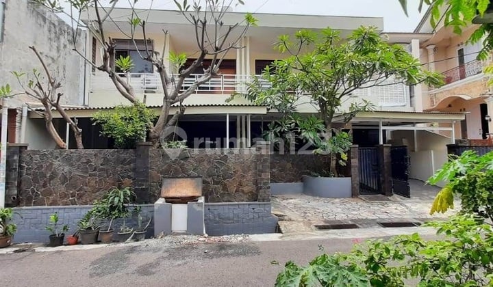 Rumah Diarea Jl Anggrek Nelly Murni Slipi,Akses Toll Dalam Kota
