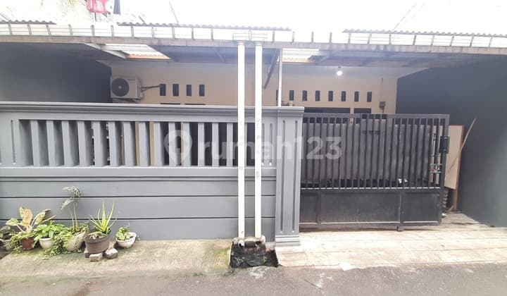 Rumah Strategis Area Petukangan (2Rumah) near Kampus Budi Luhur