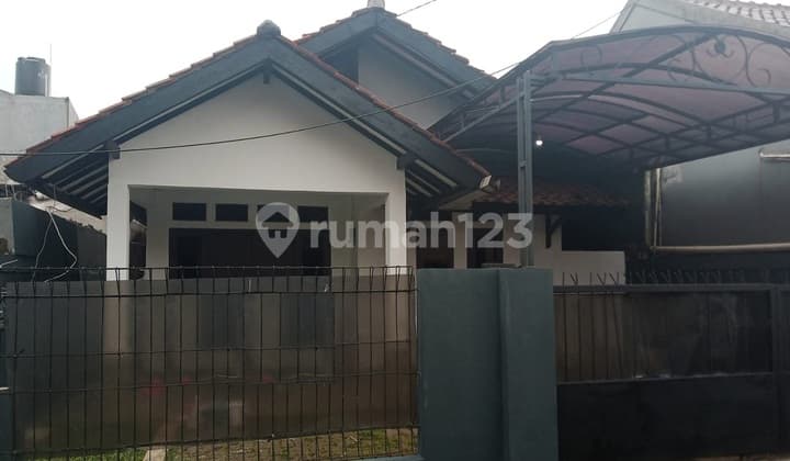 Ready-to-Occupy House in the Menjangan Street Area, Access to Pondok Ranji Toll Road
