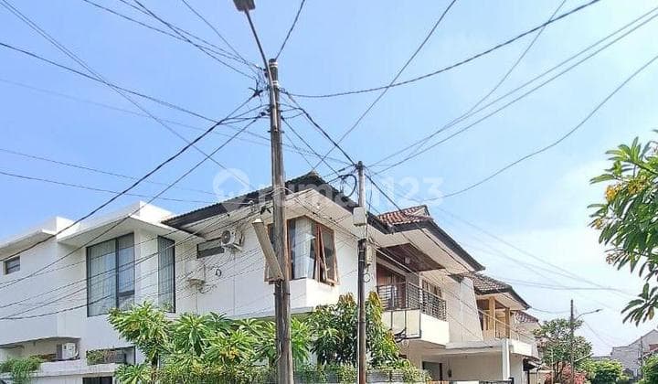 Rumah Bagus Semi Furnished Area Pejaten, Dekat Akses Tol Jorr