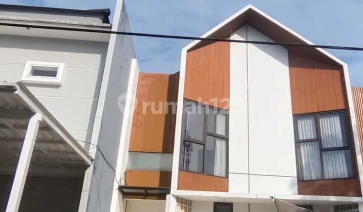 Rumah Bagus 2Lantai, Diarea Komplek Villa Gunung Lestari Jombang Bintaro