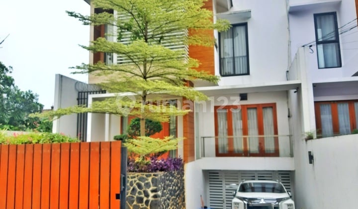 Rumah Bagus 3Lantai Area Komplek Deplu. Akses Tol Jorr-Bandara