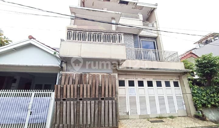 Rumah 3 Lantai, Lokasi Strategis dekat Kampus UIN di Ciputat