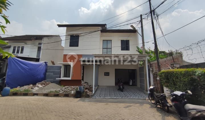 Rumah 2 Lantai, Bagus Siap Huni Dekat St. Pondok Ranji,.