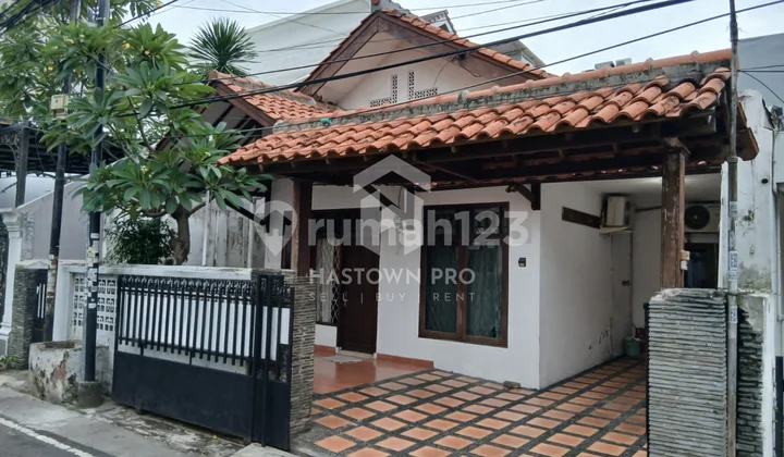 Selling House in Bendungan Hilir, Central Jakarta