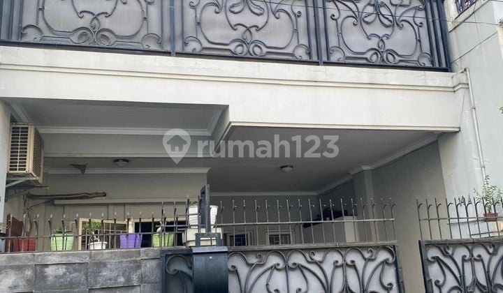 2,5 Lantai, SHM, Dekat Akses Tol, di Tebet - Jakarta Selatan