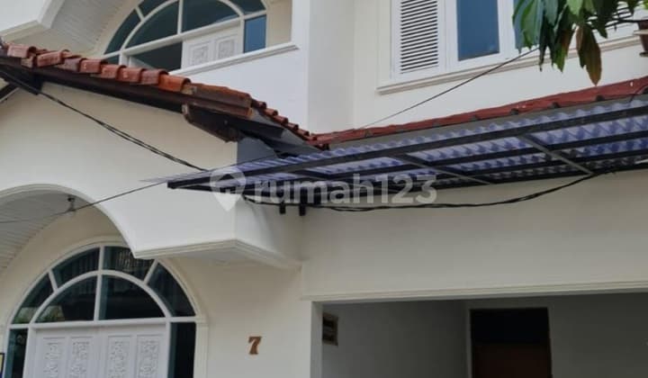 Rumah SHM, Dekat Taman, Dkt Perkantoran di Tebet Jakarta Selatan