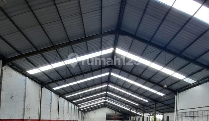 Gudang Strategis Mangku Jalan Confong Catur