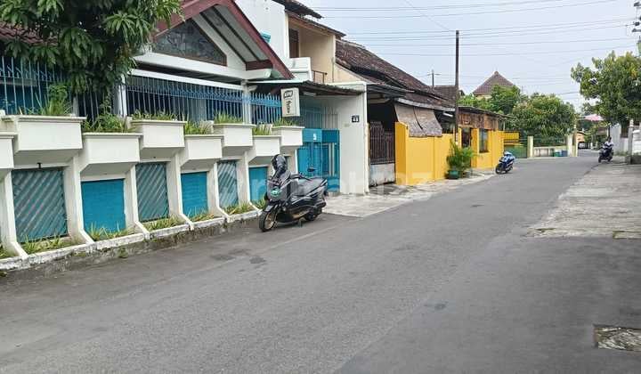 Rumah Modern di Kawasan Mahal