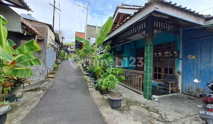 Rumah Besar Hanya 2 Menit Dari Kampus Uns