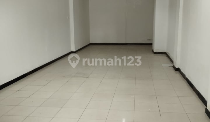 Ruko Pinggir Jalan Raya, Arteri Pondok Indah Raya, Dekat ke Mall Pondok Indah, 300Juta/Tahun