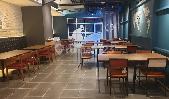 Ruang-usaha Di Kebayoran Baru, 3 Lantai Ada Basement, Parkiran Luas..