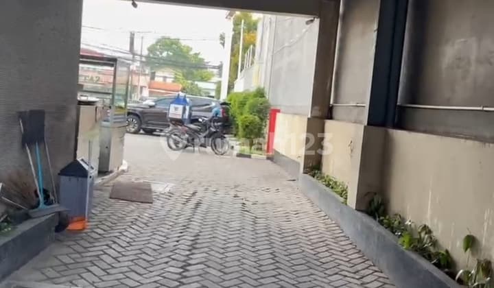 Kost Kost-An in Front of Taman Mini Square, 60 Rooms, Income Around 60 Million/Month, Commercial Location.