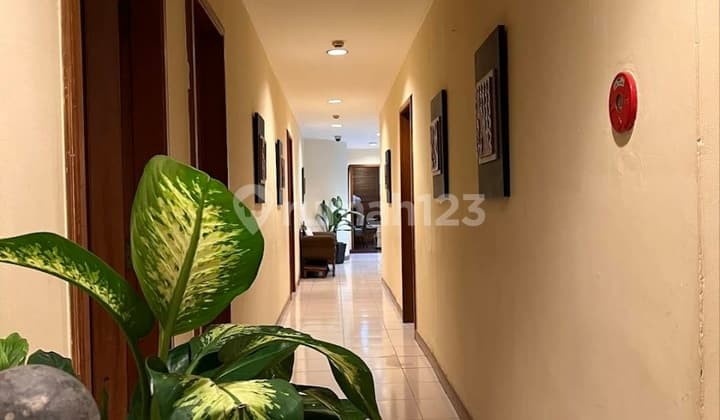Mini Building + Commercial Space on Wahid Hasyim, Central Jakarta, 4 Floors, Spacious Parking, Very Strategic Location, in the City Center.