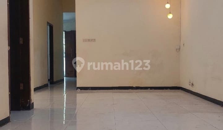 Dijual Rumah 1 Lantai Strategis Pusat Kota Lokasi Baratajaya Dekat Terminal Sekolah