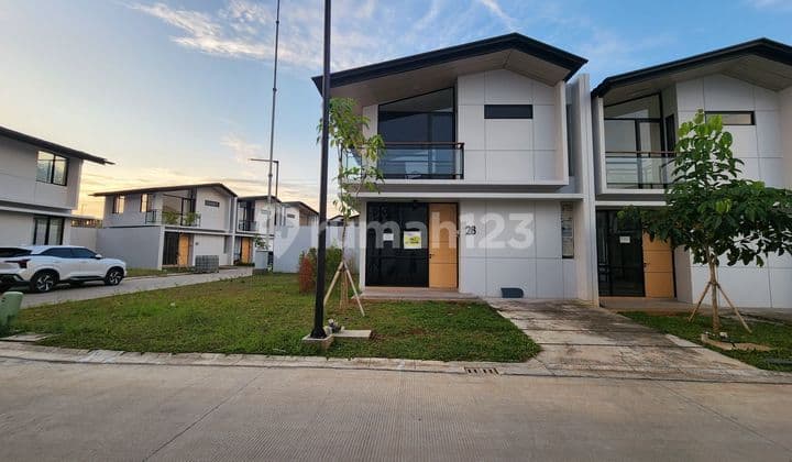 Dijual Rumah siap huni dua lantai di Lippo Karawaci dekat pintu tol