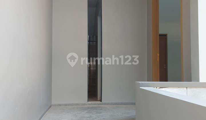 Rumah Baru Modern Tropis Mewah Siap Huni di Setra Duta