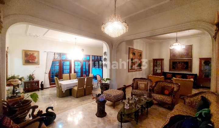 Rumah Asri Halaman Luas di Gegerkalong Setiabudi 2 menit ke DT