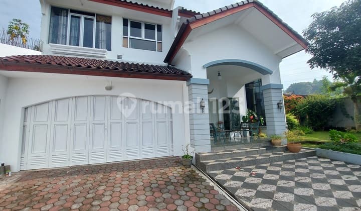 Rumah Asri Kokoh Semi Belanda di Setiabudi Regency Bandung Utara