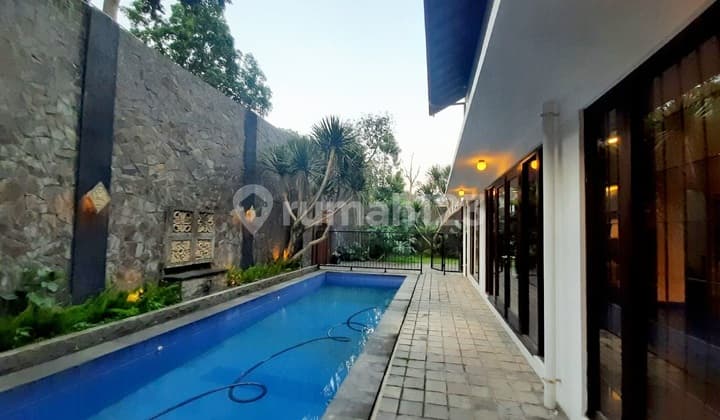 Rumah Mewah Private Pool di Hegarmanah Bandung 5 menit ke Dago