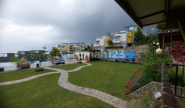 RUMAH VILA DI ATAS KABUT DI CISARUA LEMBANG ADA VIEW CANTIK KOTA