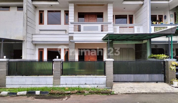 Rumah 2 Lantai Terawat Di Waas Batununggal Buah Batu Bandung
