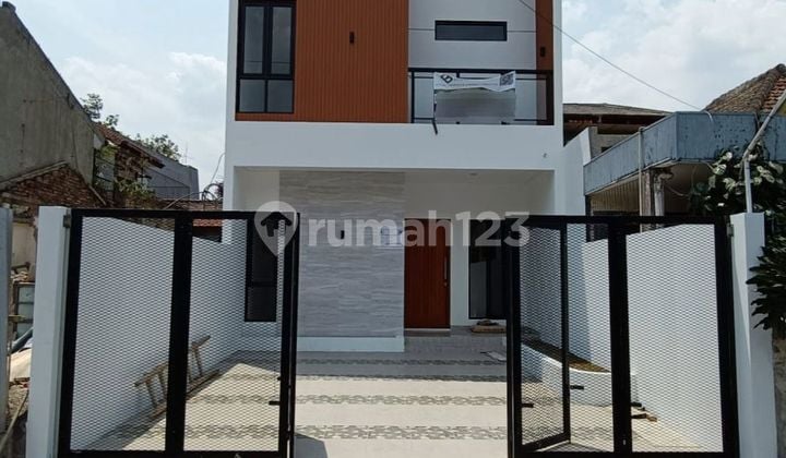 Rumah Baru Modern 2Lantai Siap Huni di Sayap Moch Ramdhan Bandung