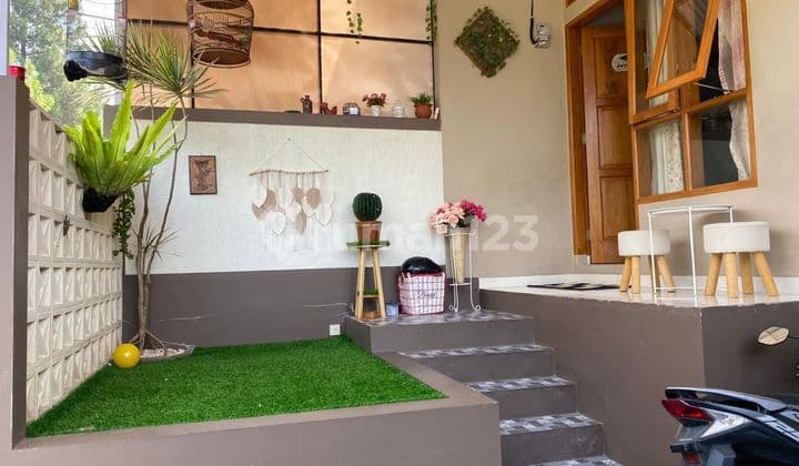 Rumah Asri Terawat Bangunan Kokoh Di Sariwangi Dekat ke Polban