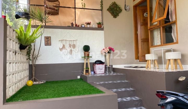 Rumah Asri Terawat Bangunan Kokoh di Sariwangi Dekat ke Polban