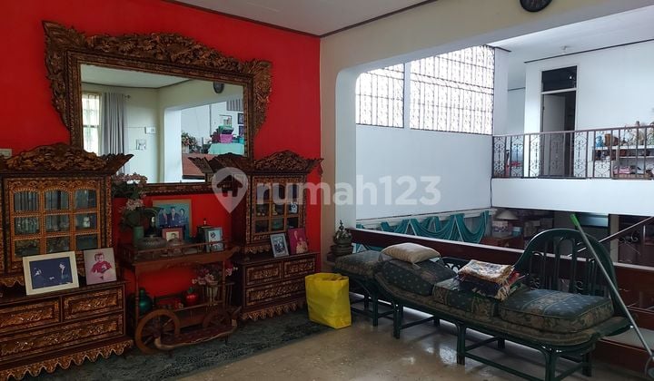 Rumah Lama Asri Halaman Luas Di Pinggir Jalan Bojongkoneng Atas