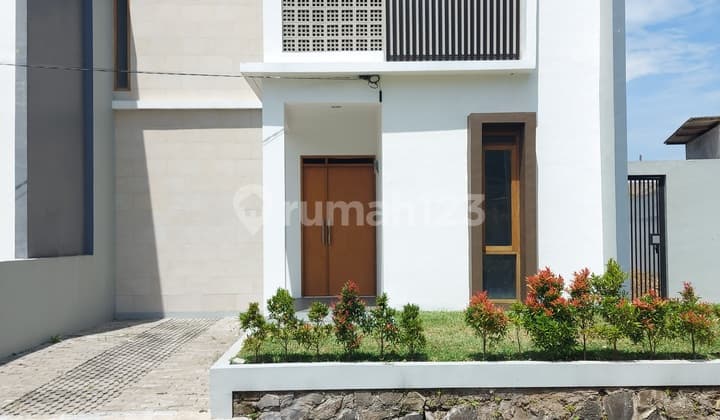 Brand New Modern House Ready to Occupy in Ciwaruga Gegerkalong Bandung