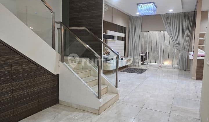 Dijual Rumah Crown, Uk8x24 Semi Furnish Lokasi dekat TOLL