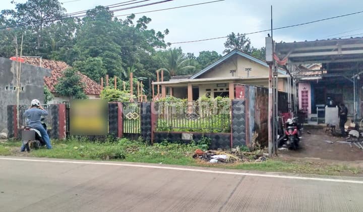 Residence Adjacent to Taktakan Main Road Near the Subdistrict Office