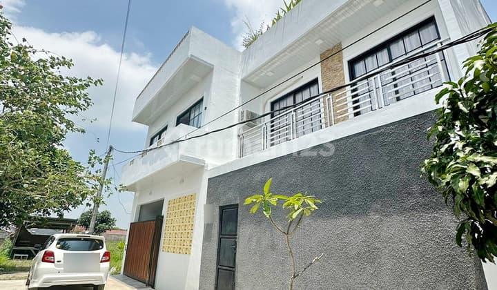 Hunian Bagus Sekali 3 Lantai Puri Anggrek Akses Tol
