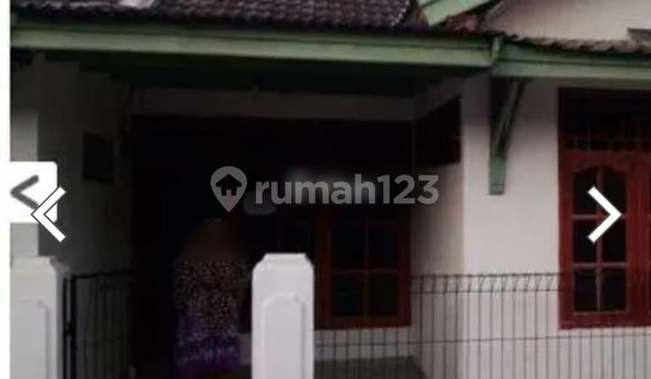 Densely populated minimalist housing Bukit Permai Ciracas.