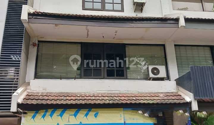 Ruko Pinggir Jalan Dekat Tol Kebun Jeruk Di Kedoya Selatan