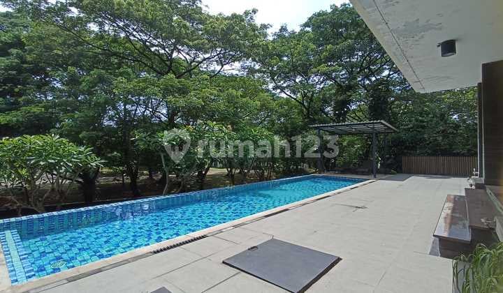 DIJUAL RUMAH HOEK THE GREEN BSD, 8KT SPLIT LEVEL DENGAN POOL DIKELILINGI PEPOHONAN RIMBUN