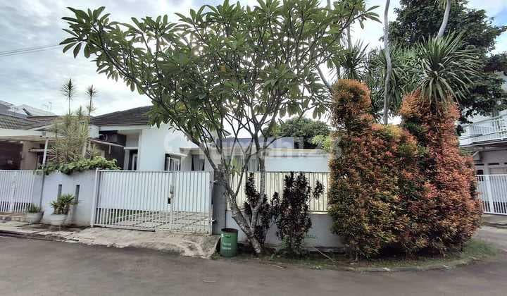 Rumah Manis Hoek Siaphuni Kencana Loka BSD
