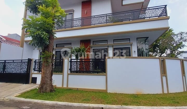 Rumah Hoek Cantik Elegan Kencana Loka BSD City