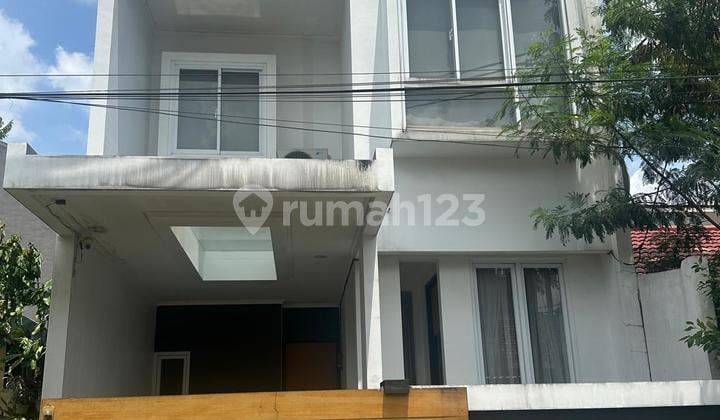 Rumah Manis Minimalis Kencana Loka BSD City