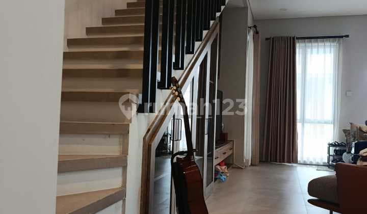 Rumah Masih Baru Ada Furnish di Komplek Baru di Setraduta Bandung